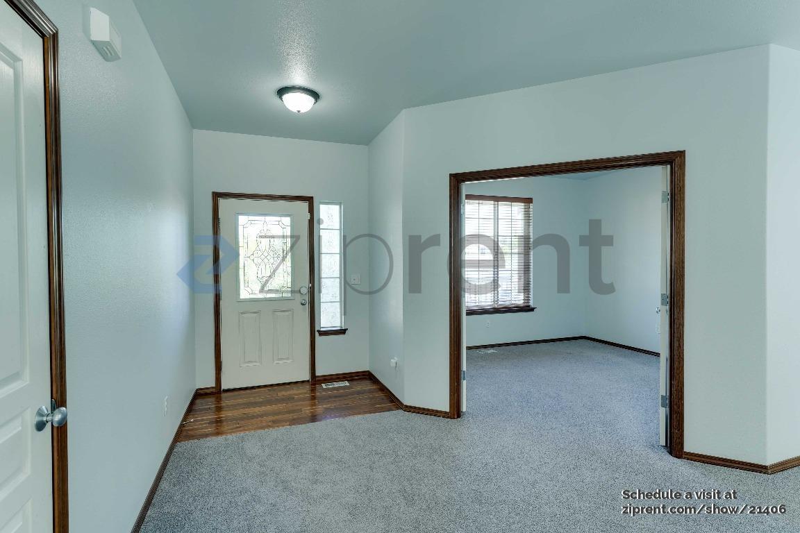 Building Photo - Unit