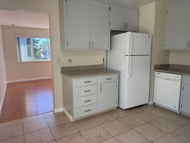 Building Photo - 10366 Greenwood Ct