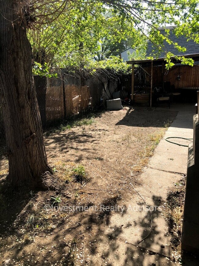 Building Photo - 2 bed 1 bath Basement Apartment in Sandy!