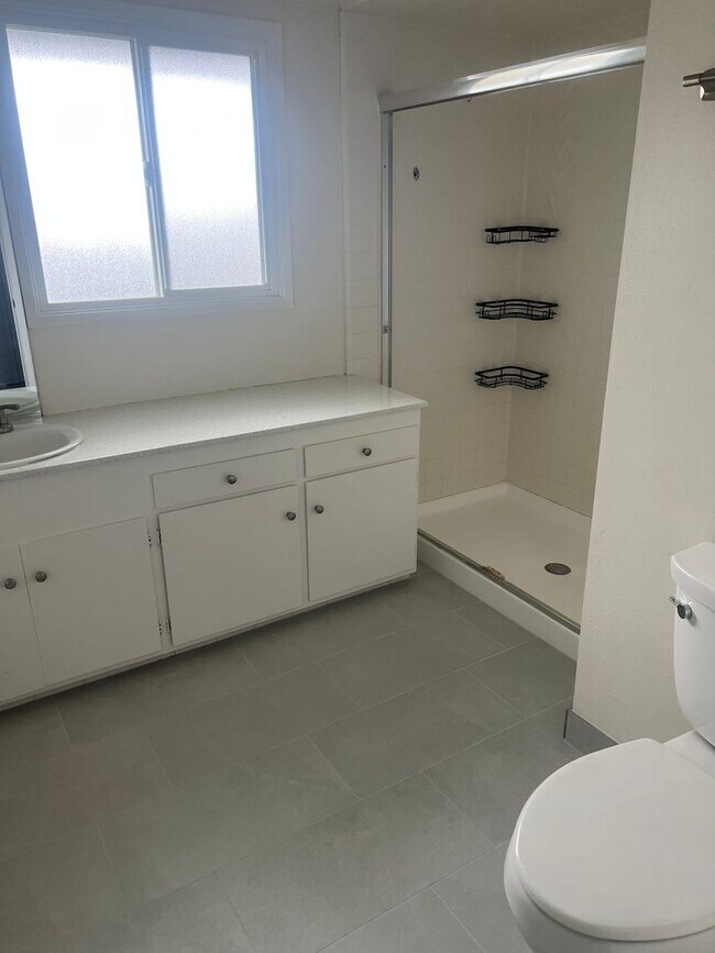 Building Photo - Moffett tract 5 bedroom home with pool in cul-de-sac