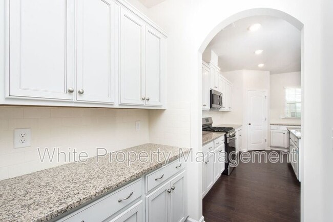 Building Photo - 1043 Winnett Dr