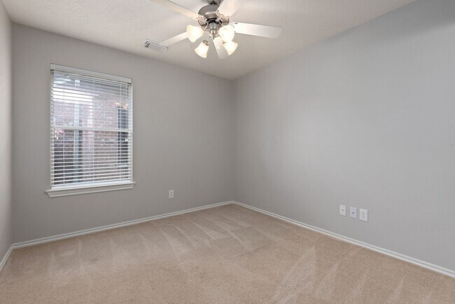 Building Photo - 26873 Armor Oaks Dr