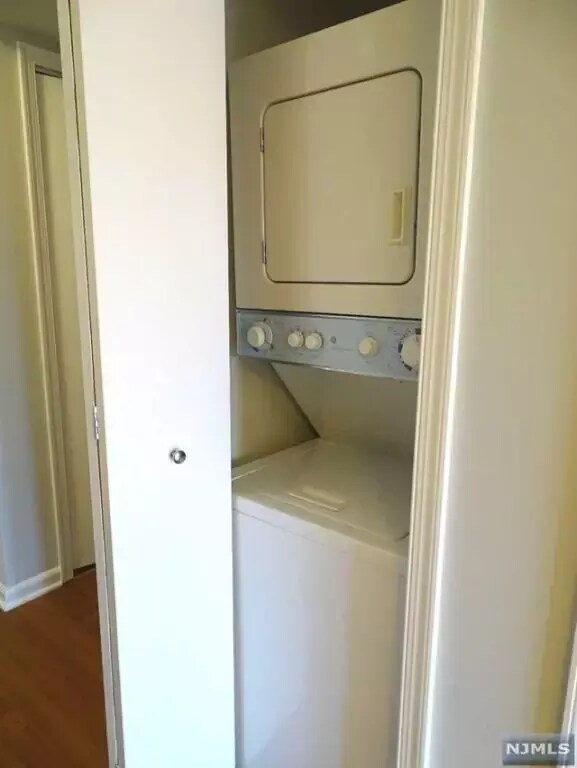 Washer Dryer - 361 River Rd
