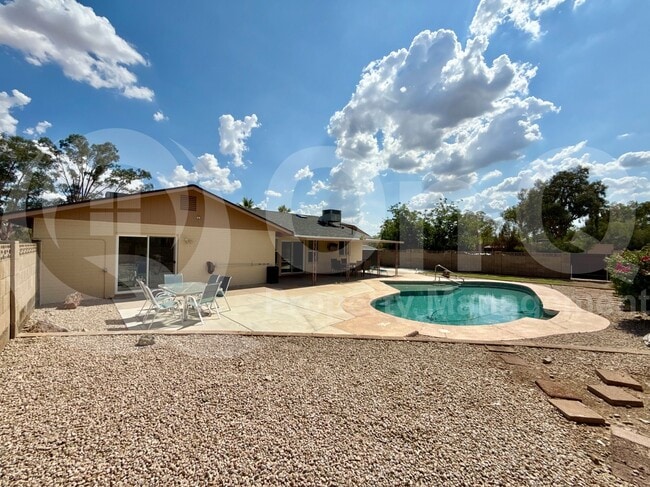 Building Photo - 10312 E Cactus Rd