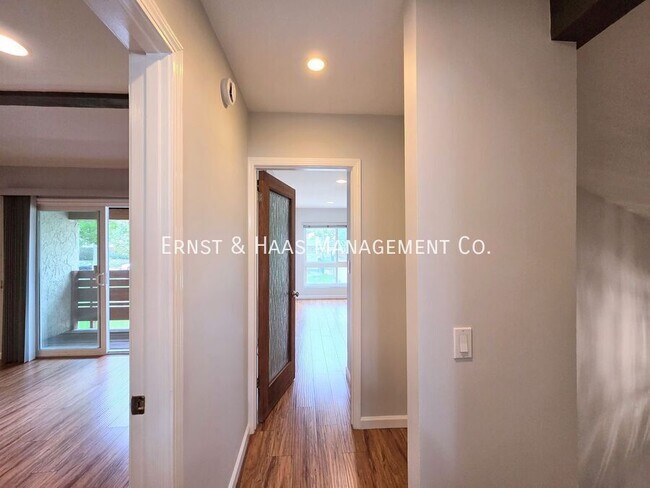 Building Photo - 3701 Country Club Dr
