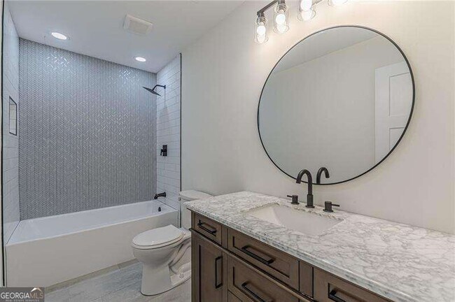 Building Photo - 525 Rosemont Dr