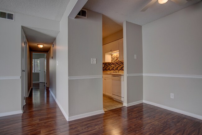 Building Photo - 950 Forestbrook Rd