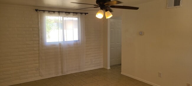 Living Room - 248 N Westmoreland Ave