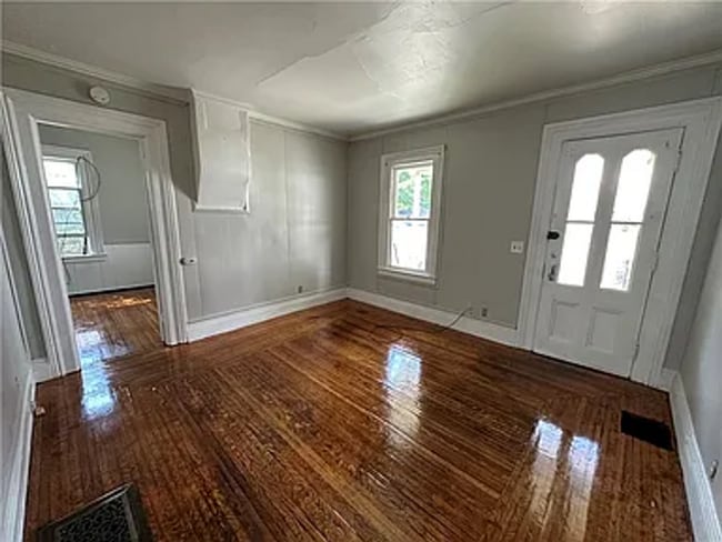 Building Photo - 525 Averill Ave