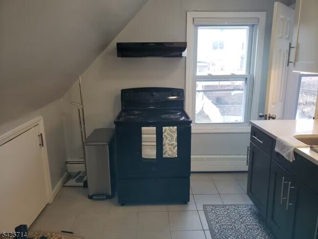 Building Photo - 187 Milford Ave