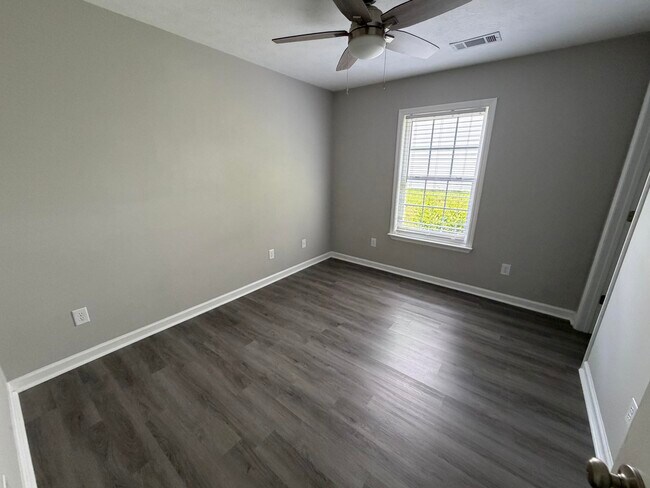 Building Photo - 219 Long Creek Dr