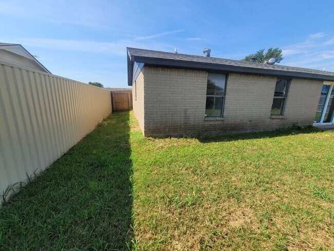 Building Photo - 1109 SW 101st St