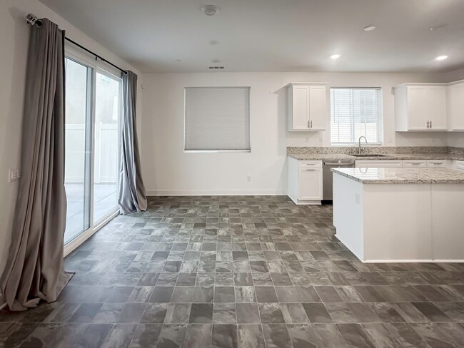 Building Photo - Beautiful Newer Construction,Townhome, 3 Bedroom / 2 Bathroom Home FOR RENT