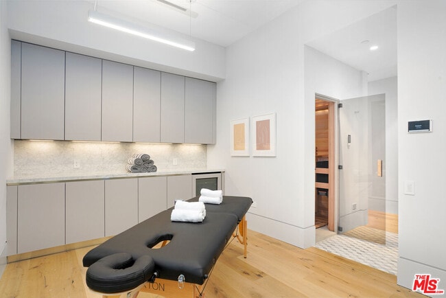 Building Photo - 608 N Alpine Dr