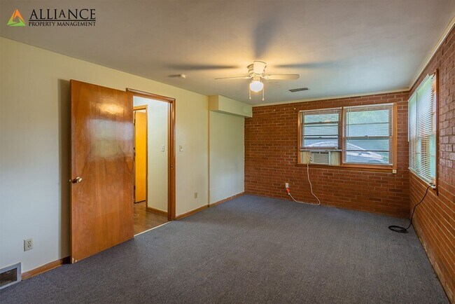 Building Photo - Houston St. 1725 -27