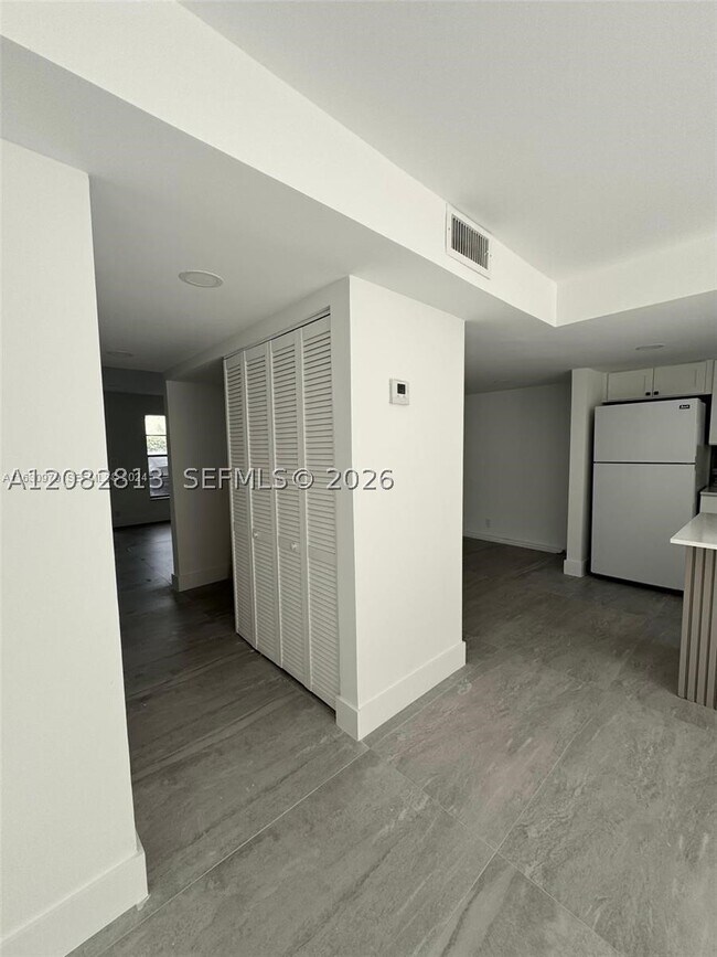 Building Photo - 6628 SW 41st St