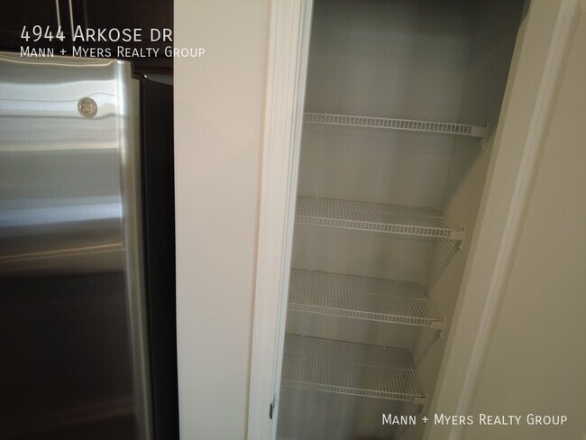 Building Photo - 4944 Arkose Dr