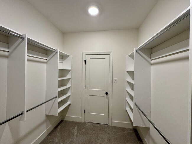 Building Photo - 243 Chuniloti Way