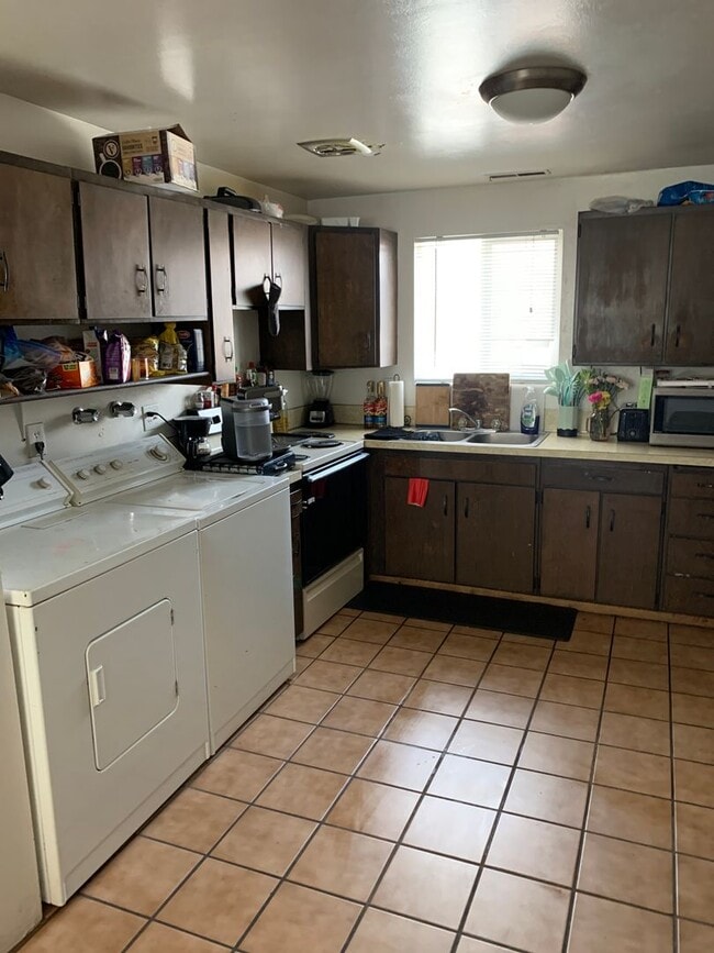 Building Photo - 542 600 W