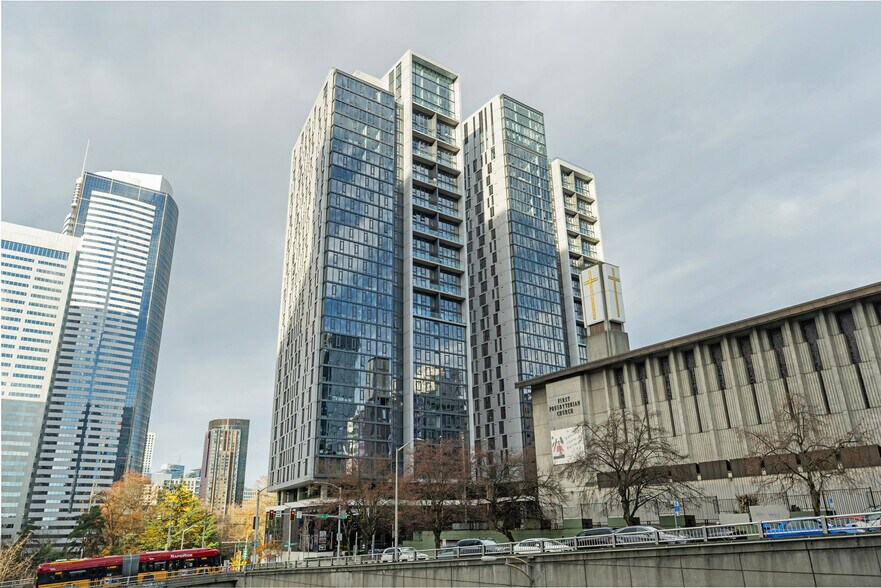 Building Photo - 702 Spring St
