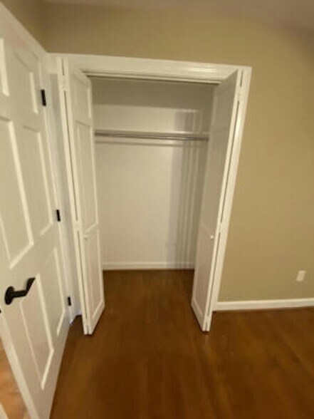 Bedroom 2 closet - 1125 Clapper Ct
