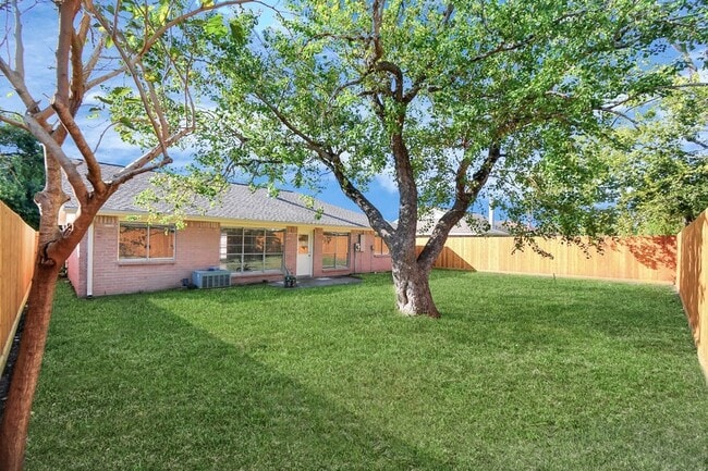 Building Photo - 10023 King Ranch Ln
