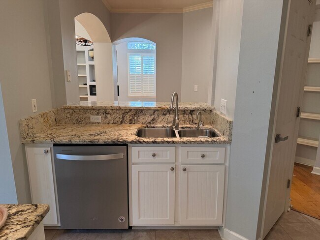 Building Photo - The Preserve at Indigo Run - First Floor with Garage and Screened Porch!