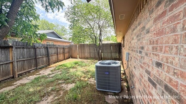 Building Photo - 4427 75th Dr