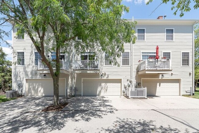 Building Photo - Beautiful 3 Bed Townhome In the Heart Of Village Of West Clay!