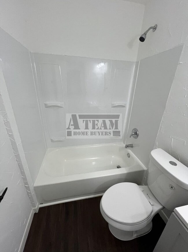 Building Photo - Renovated 2 Bed 1 Bath house for rent in Trinidad!