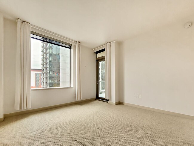 Building Photo - Open view from 8th Floor at Washington Squ...