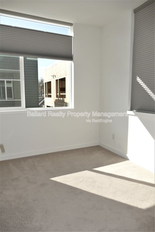 Building Photo - 141 22nd Ave E