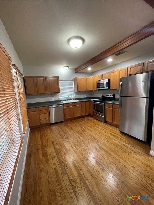 Building Photo - 542 Lonesome