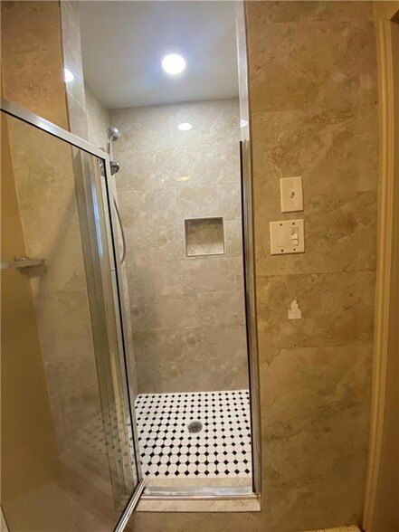 Building Photo - 4825 Jasper St