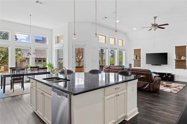 Building Photo - 15513 La Catania Way