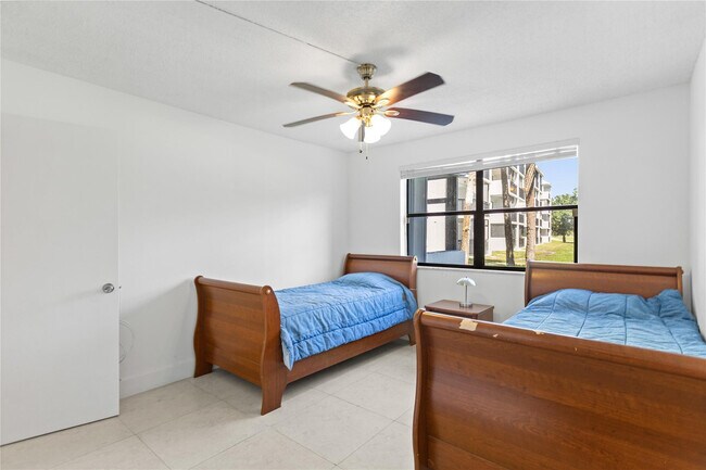 Building Photo - 16051 Blatt Blvd