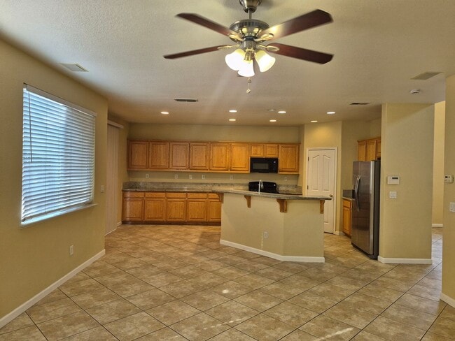 Building Photo - 4 Bedroom 3 Bath home with loft and bonus room