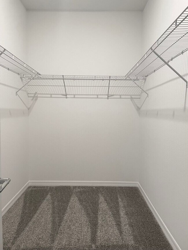 Building Photo - 4 bedroom home $2,195/mo, Storey Creek