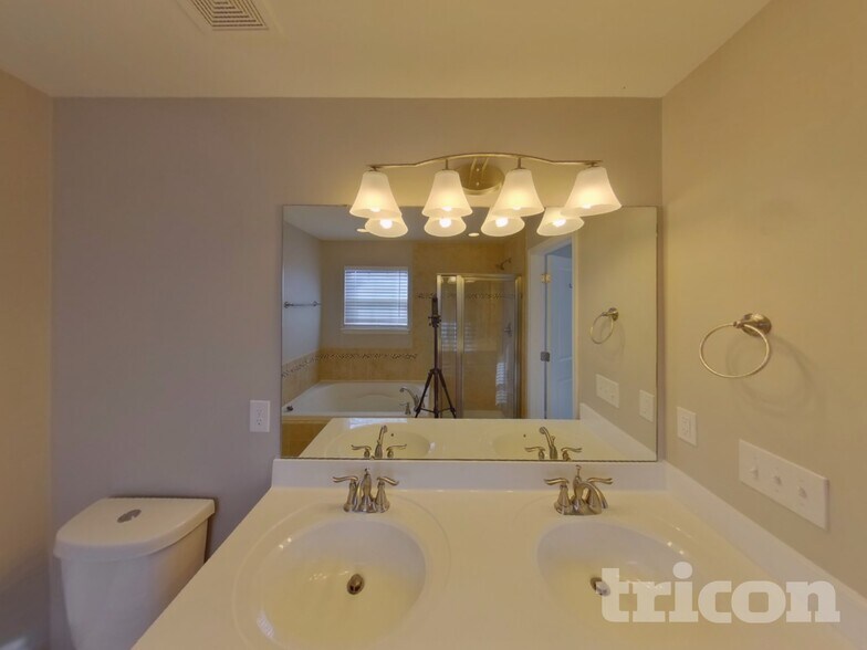 Building Photo - 2637 Candlewick Ct