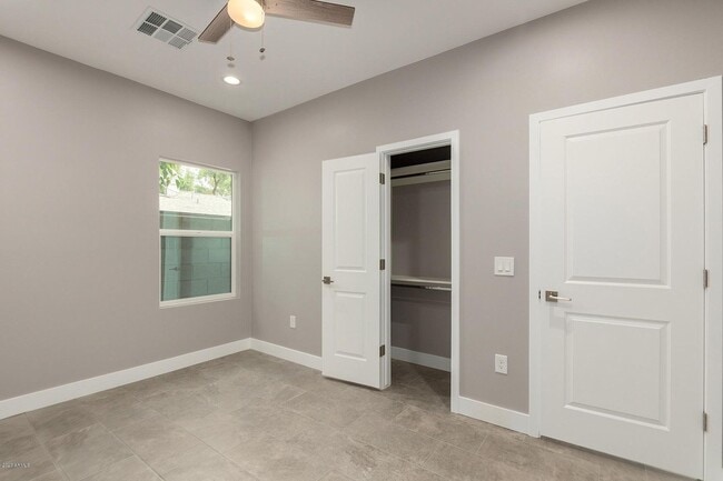 Building Photo - 2336 E Harvard St