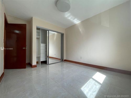Building Photo - 107 SW 18th Ct