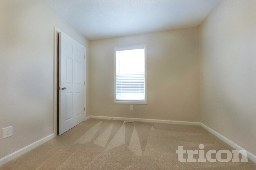 Building Photo - 113 Ivy Brook Dr