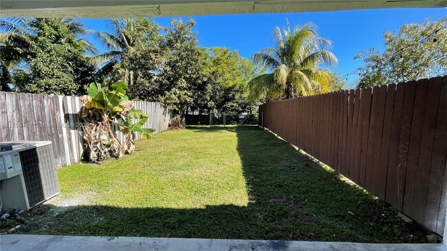 Building Photo - 918 SW 74th Ave