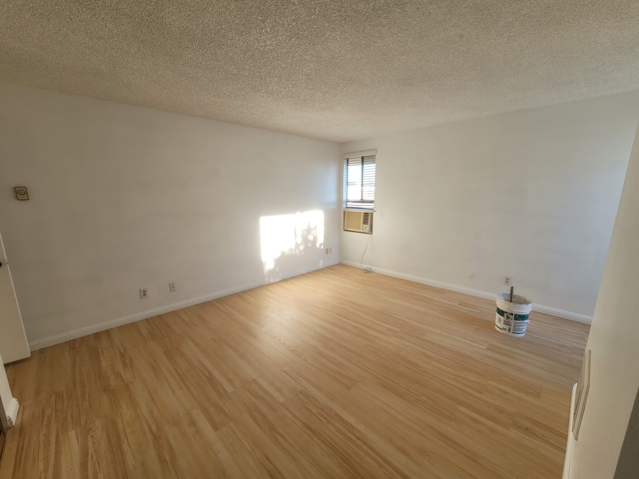 Building Photo - 10521 National Blvd