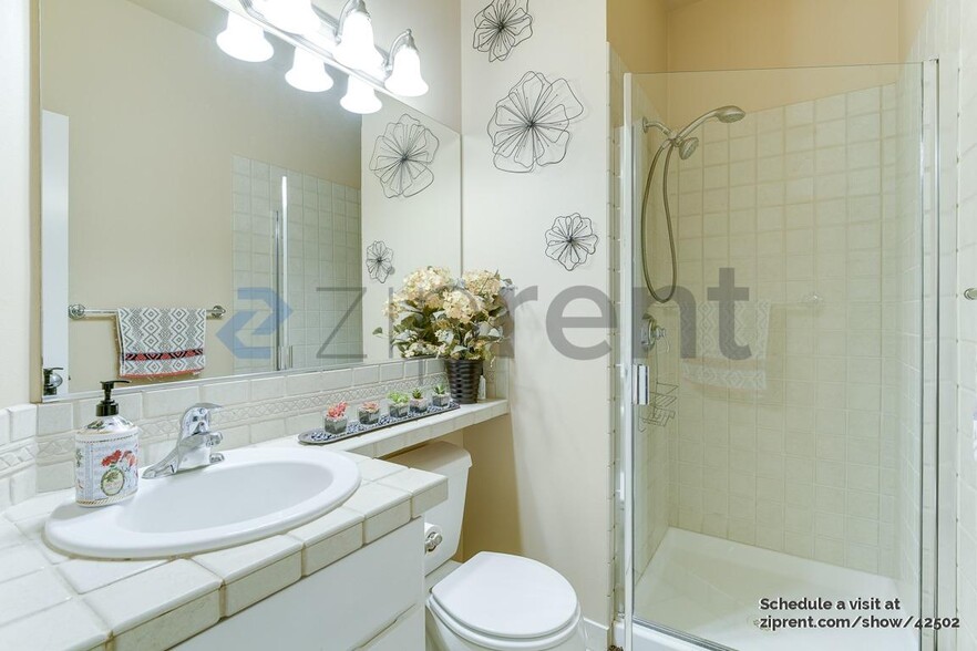 Building Photo - 21622 Quiet Water Loop E