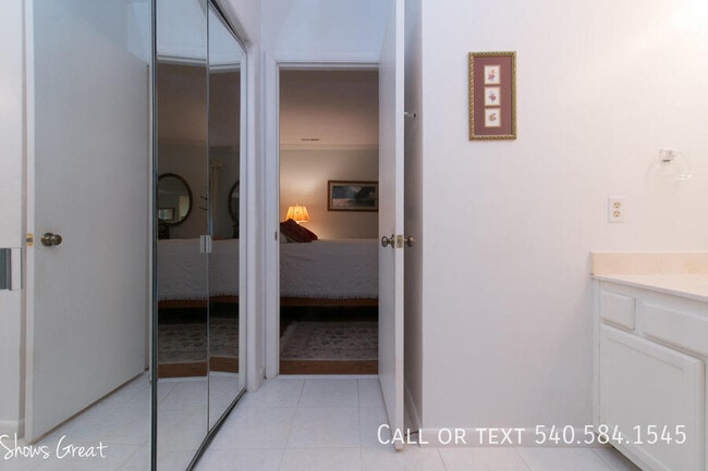 Building Photo - 307 Windward Dr SW