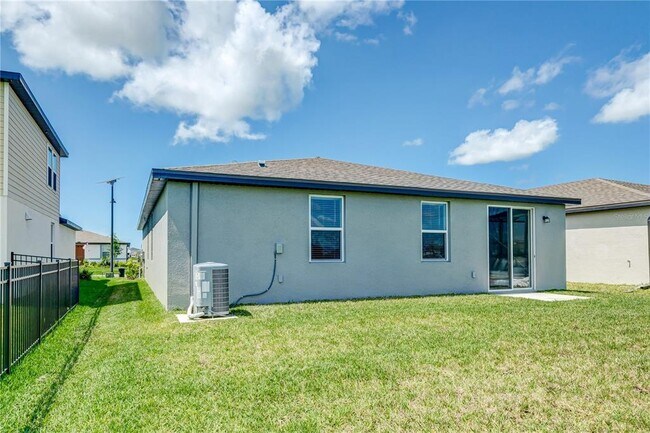 Building Photo - 10210 Daybreak Glen