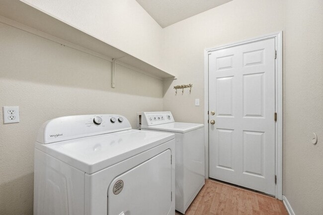 Building Photo - Gated Round Rock Ranch Lease | 3 Bed + Flex Space | 2,376 SF in The Enclave