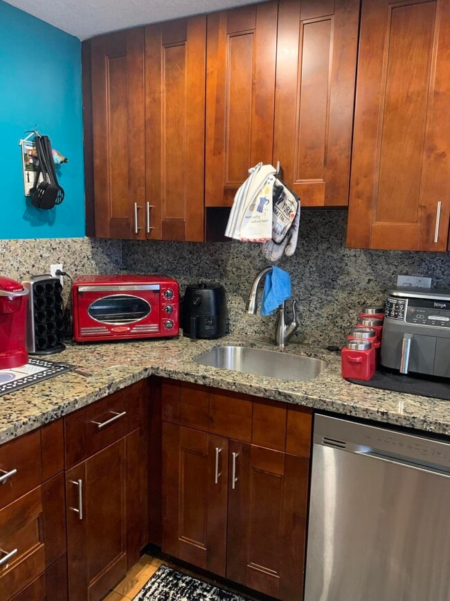 Building Photo - 7887 Golf Cir Dr