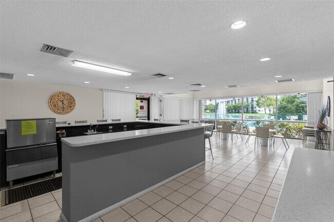 Building Photo - 2226 N Cypress Bend Dr